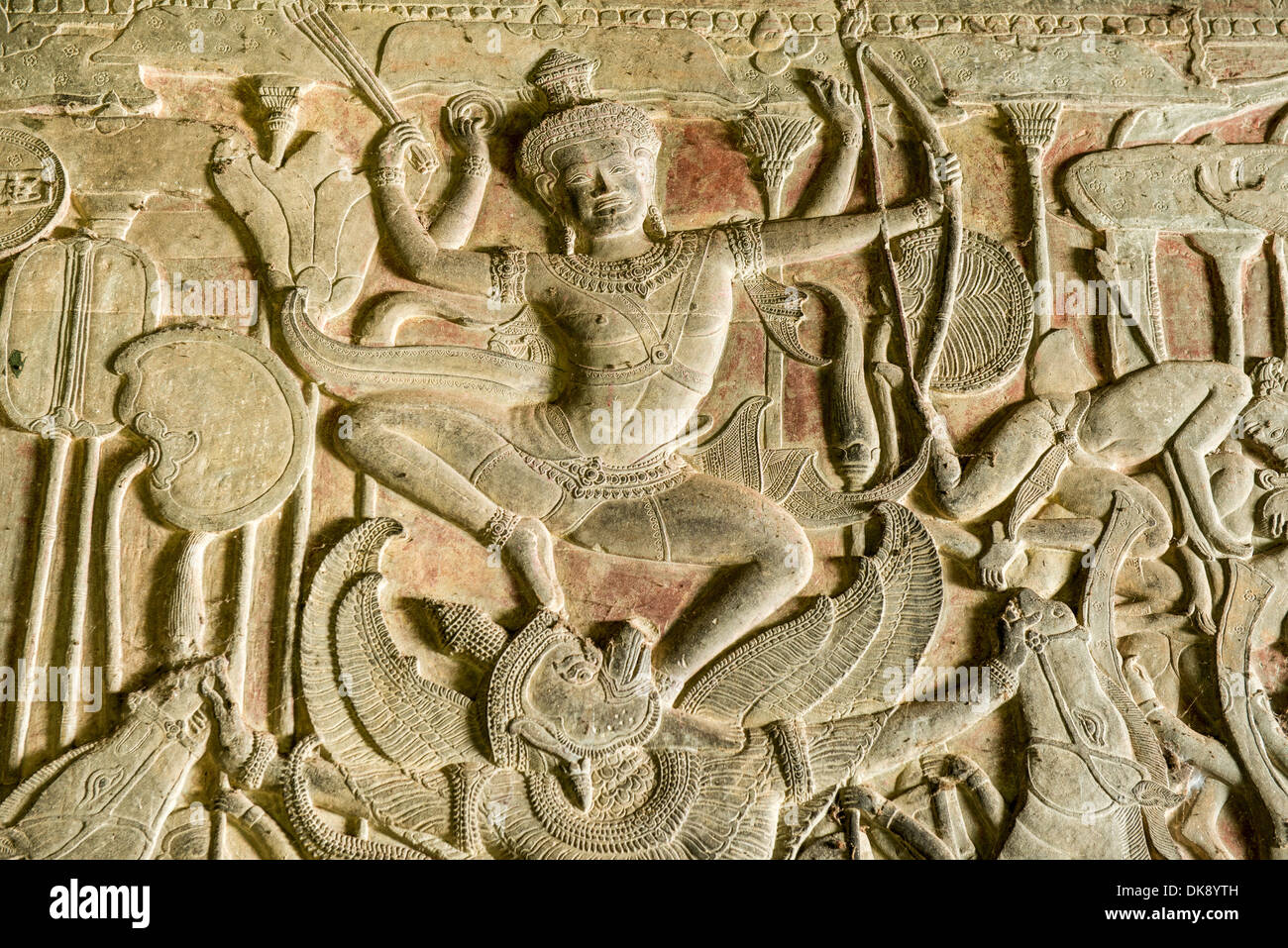 Storia indù carving in Angkor Wat gallery, Siem Reap, Cambogia Foto Stock