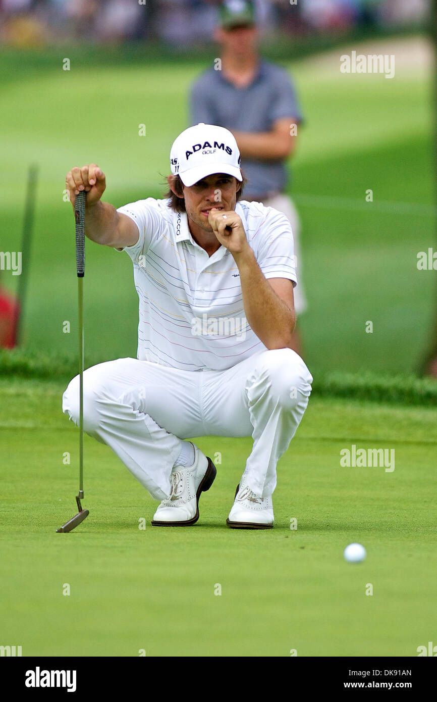 Agosto 5, 2011 - Akron, Ohio, Stati Uniti - Aaron Baddeley sondaggi il suo putt durante il secondo round della Bridgestone Invitational presso Firestone Country Club di Akron OH. (Credito Immagine: © Scott Stuart/Southcreek globale/ZUMAPRESS.com) Foto Stock