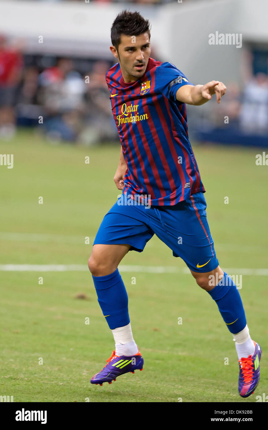 Il 6 agosto 2011 - Arlington, Texas, USA - FC Barcelona avanti David Villa (7) celebra il suo obiettivo durante il Mondo Herbalife Football Challenge 2011. FC Barcelona conduce a metà 1-0. (Credito Immagine: © Andrew Dieb/Southcreek globale/ZUMAPRESS.com) Foto Stock