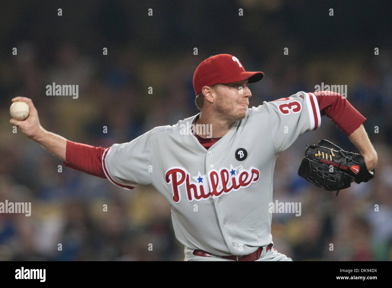 Agosto 8, 2011 - Los Angeles, California, Stati Uniti - Philadelphia Phillies a partire lanciatore Roy Halladay #34 piazzole durante il Major League Baseball gioco tra i Philadelphia Phillies e i Los Angeles Dodgers al Dodger Stadium. (Credito Immagine: © Brandon Parry/Southcreek globale/ZUMAPRESS.com) Foto Stock