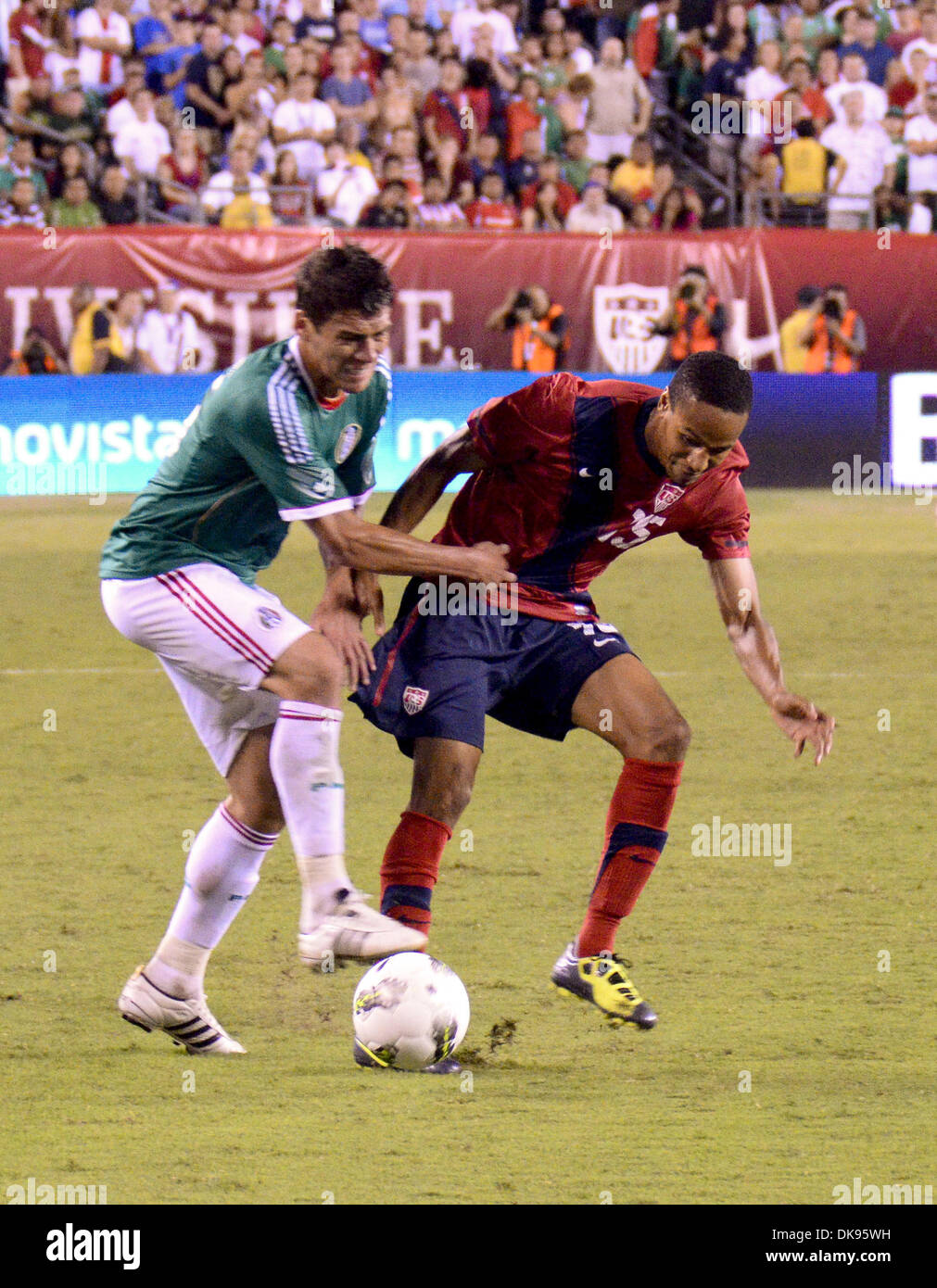 Il 10 agosto 2011 - Philadelphia, PA, Stati Uniti d'America - US National Team player, RICARDO CLARK, fir combatte la palla durante una partita amichevole con il Messico presso il Lincoln Financial Field di Philadelphia Pa. (credito Immagine: © Ricky Fitchett/ZUMAPRESS.com) Foto Stock