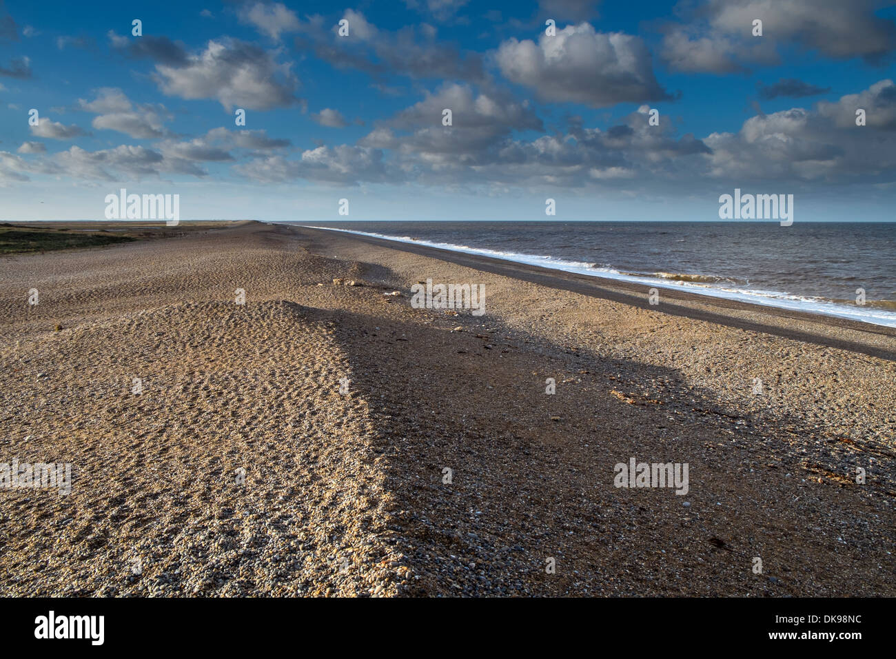 Vista della banca di scandole a Salthouse, Norfolk, Inghilterra, Novembre Foto Stock