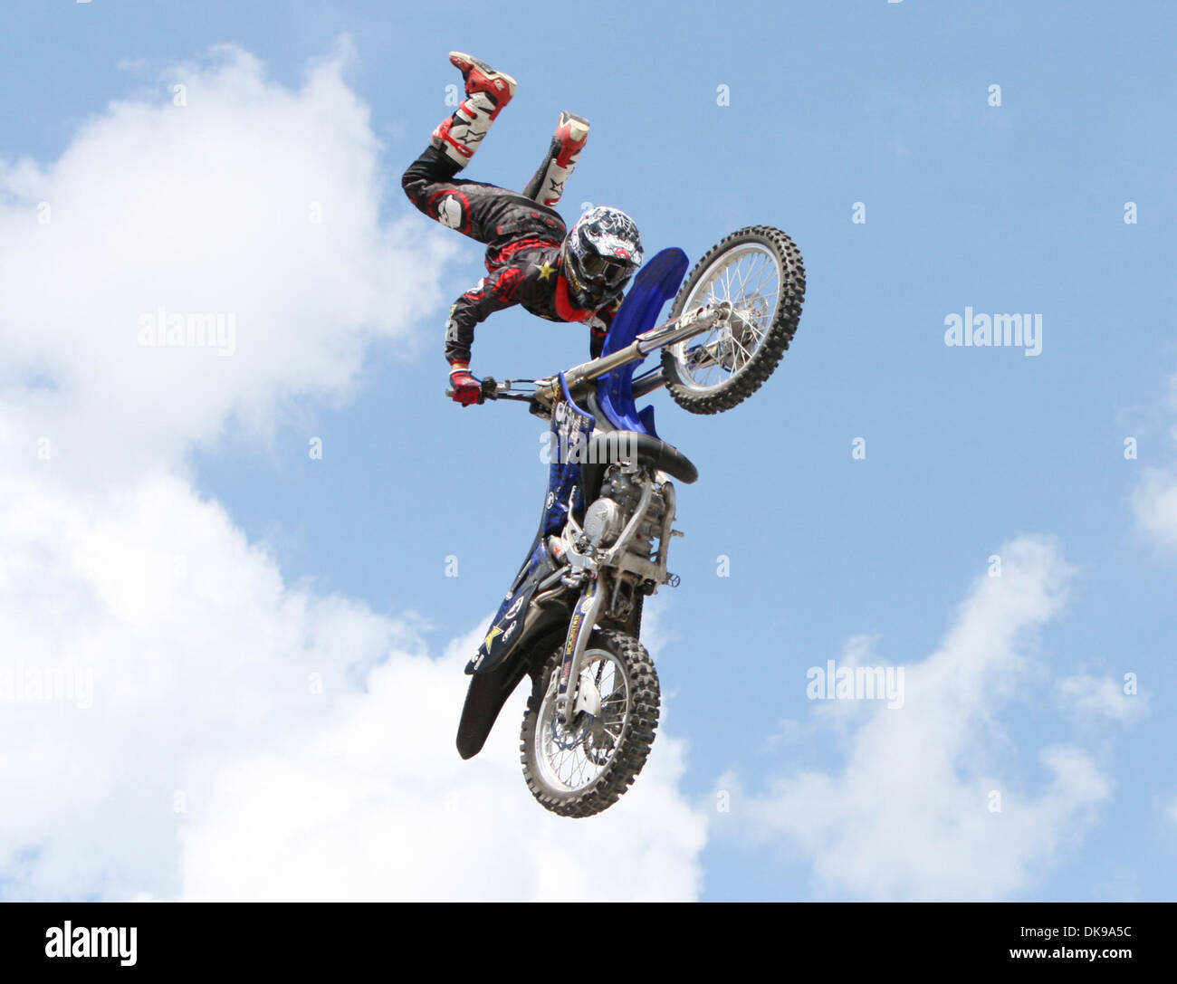 14 agosto 2011 - West Palm Beach, Florida, Stati Uniti - Motociclisti compie durante il Rockstar Energy Drink Mayhem Festival presso l'anfiteatro di Cruzan in West Palm Beach, Florida. (Credito Immagine: © Luis Blanco/Southcreek globale/ZUMApress.com) Foto Stock