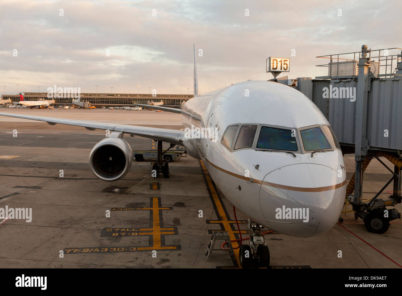Attraccata United Airlines aereo - Aeroporto Internazionale Dulles, Virgina USA Foto Stock