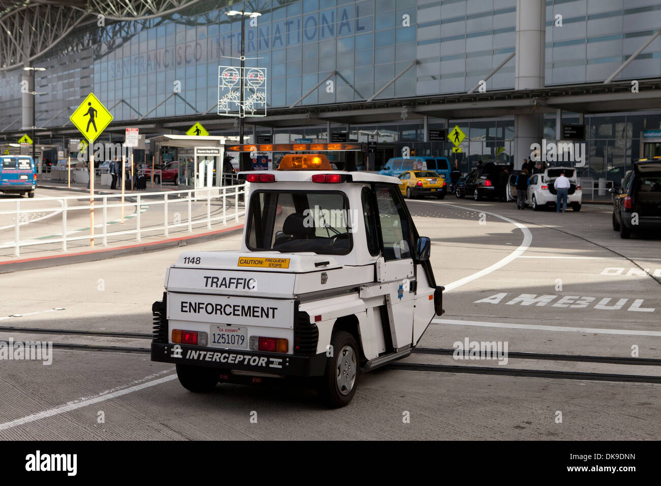 Aeroporto Internazionale di San Francisco (SFO) il traffico applicazione - San Francisco, California USA Foto Stock