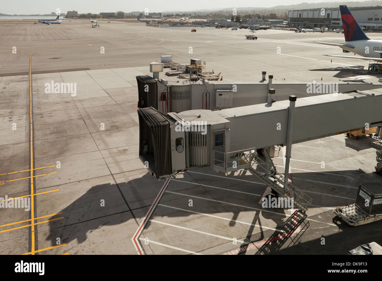 Aprire il jet bridge - Aeroporto Internazionale di San Francisco (SFO)- California USA Foto Stock