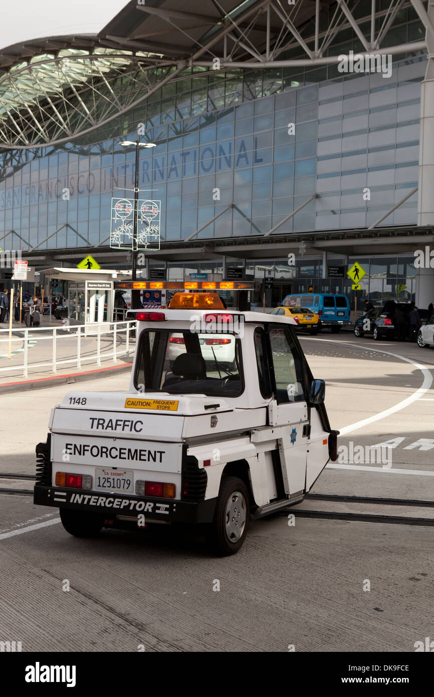 Aeroporto Internazionale di San Francisco (SFO) il traffico applicazione - San Francisco, California USA Foto Stock