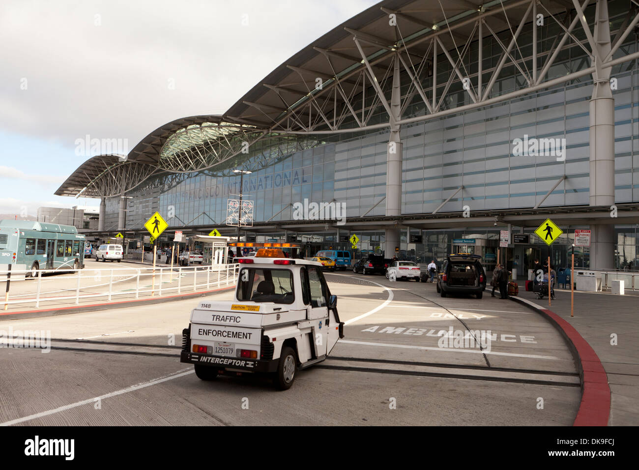 Aeroporto Internazionale di San Francisco (SFO) il traffico applicazione - San Francisco, California USA Foto Stock