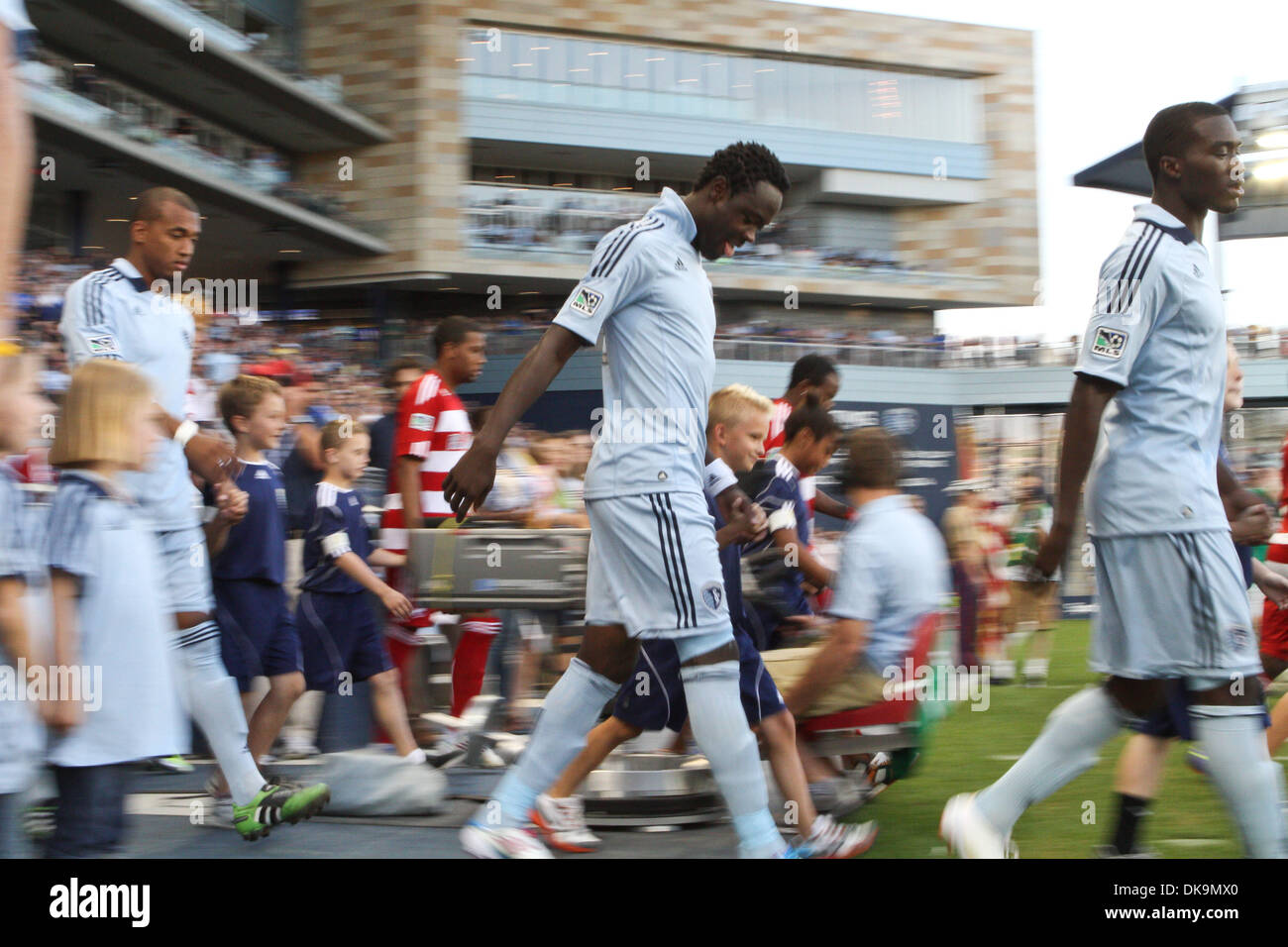 Agosto 27, 2011 - Kansas City, Kansas, Stati Uniti - Sporting KC avanti Kei Kamara (23) entra in campo. FC Dallas sconfitto Sporting KC 3-2 al LIVESTRONG Sporting Park di Kansas City, Kansas. (Credito Immagine: © Tyson Hofsommer/Southcreek globale/ZUMAPRESS.com) Foto Stock