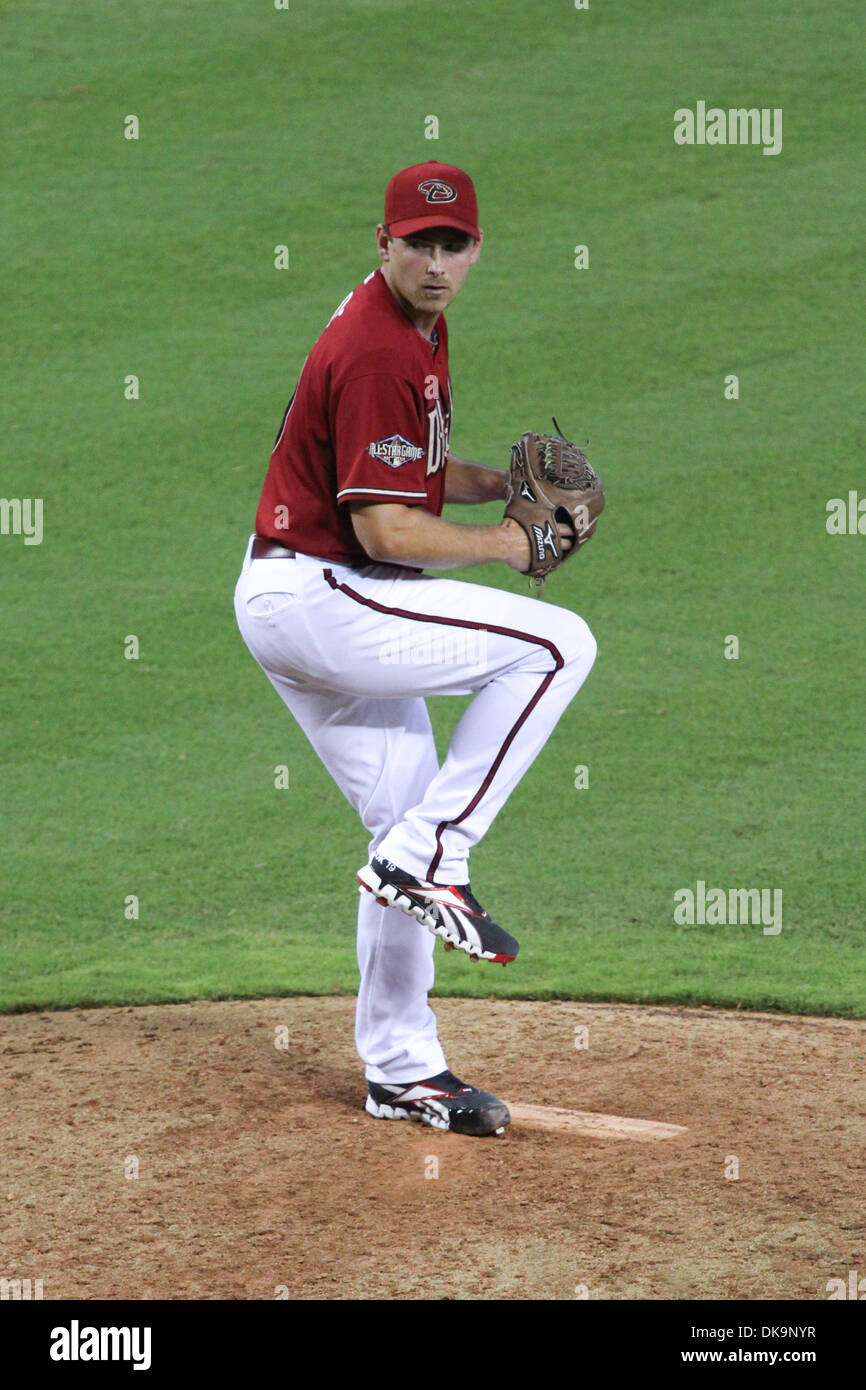 Agosto 28, 2011 - Tucson, Arizona, Stati Uniti - Diamondback relief pitcher Zach Duke (19) arresta il Padres nel nono inning per preservare la 6-1 win. Il Diamonbacks guadagnato un gioco oltre il secondo posto di San Francisco stretching loro portano a 5 giochi. (Credito Immagine: © Dean Henthorn/Southcreek globale/ZUMAPRESS.com) Foto Stock