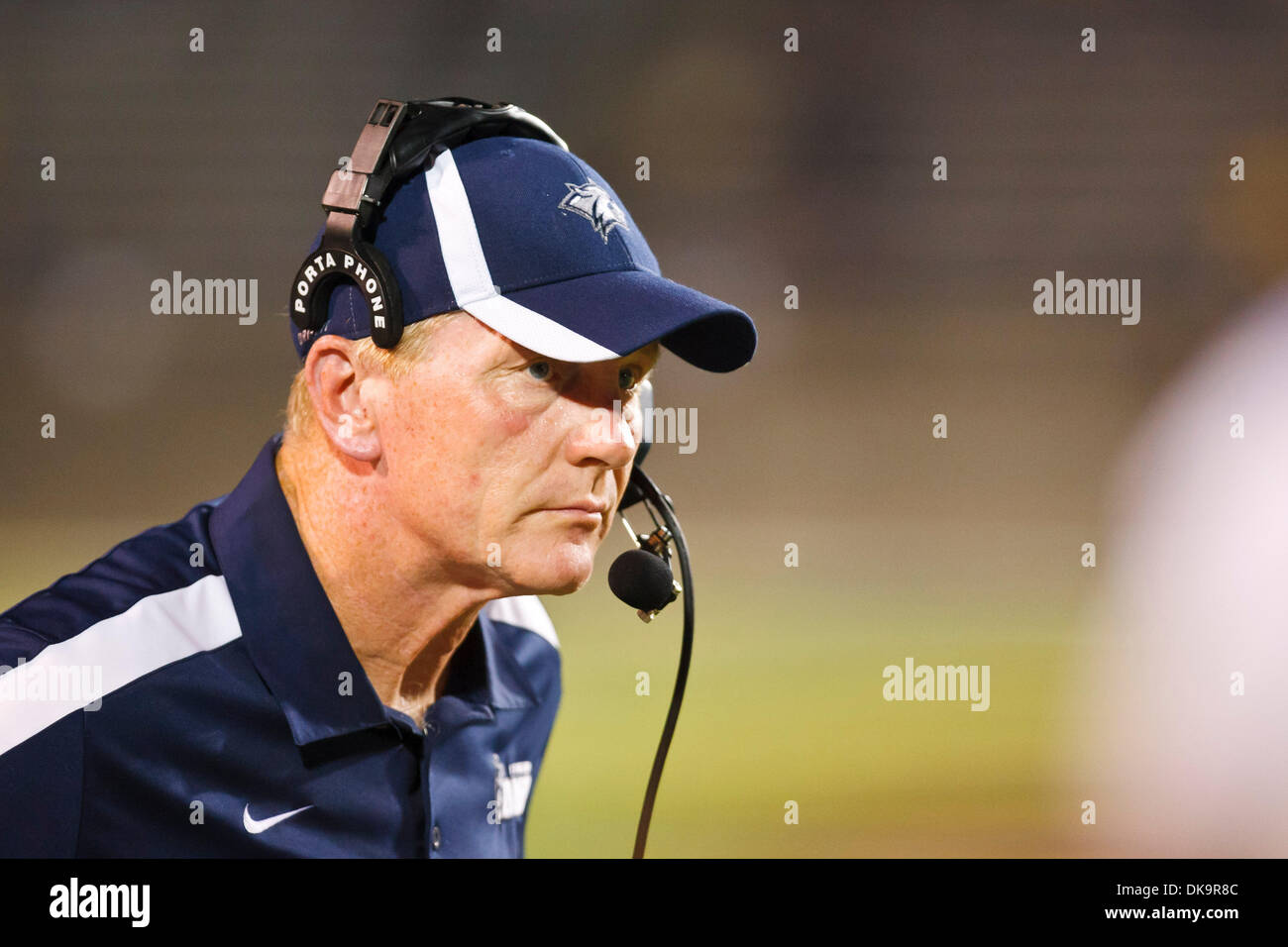 Sett. 1, 2011 - Toledo, Ohio, Stati Uniti - New Hampshire head coach Sean McDonnell durante l'azione di gioco. Il Toledo Rockets, della Conferenza Mid-American, sconfitto il New Hampshire Wildcats, del Colonial Athletic Association, 58-22 0-0 al vaso di vetro a Toledo, Ohio. (Credito Immagine: © Scott Grau/Southcreek globale/ZUMAPRESS.com) Foto Stock
