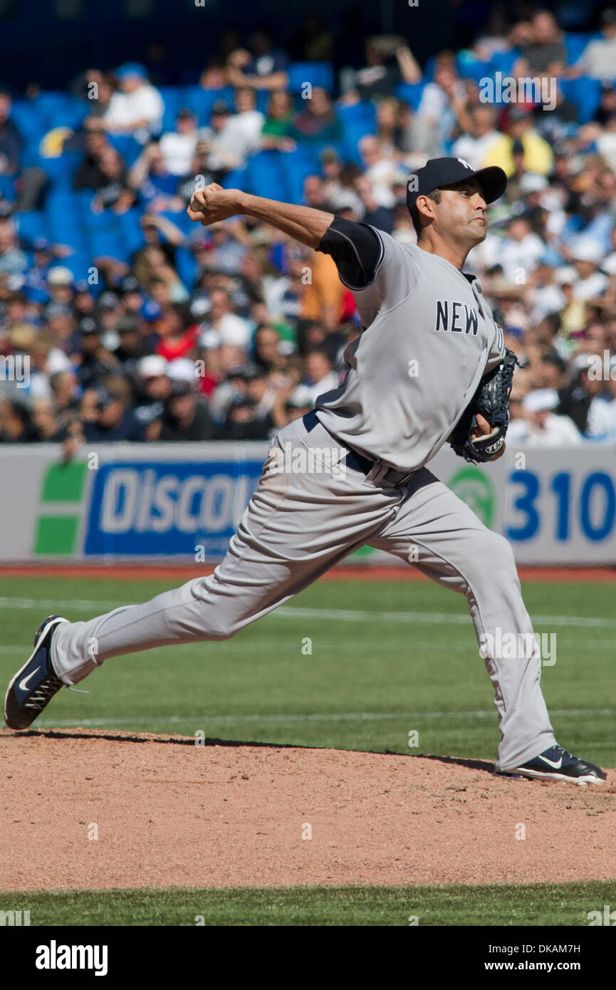 Sett. 18, 2011 - Toronto, Ontario, Canada - New York Yankees pitcher Luis Ayala (38) è entrata in gioco la quinta inning contro il Toronto Blue Jays. Il Toronto Blue Jays sconfitto i New York Yankees 3 - 0 presso il Rogers Centre Toronto Ontario. (Credito Immagine: © Keith Hamilton/Southcreek globale/ZUMAPRESS.com) Foto Stock