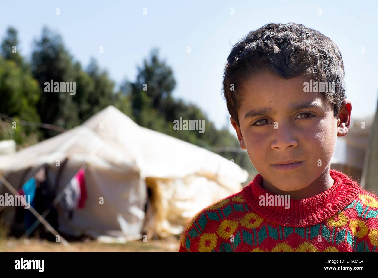 Ogni giorno nuove famiglie provengono per il livello di beeka in Libano, fuggono dalla guerra e dalla distruzione nella vicina Siria. Tra di loro ci sono sempre molti bambini e giovani. Diverse organizzazioni cercano di offrire ai rifugiati una casa temporanea. La Caritas ha distribuito in Foto Stock