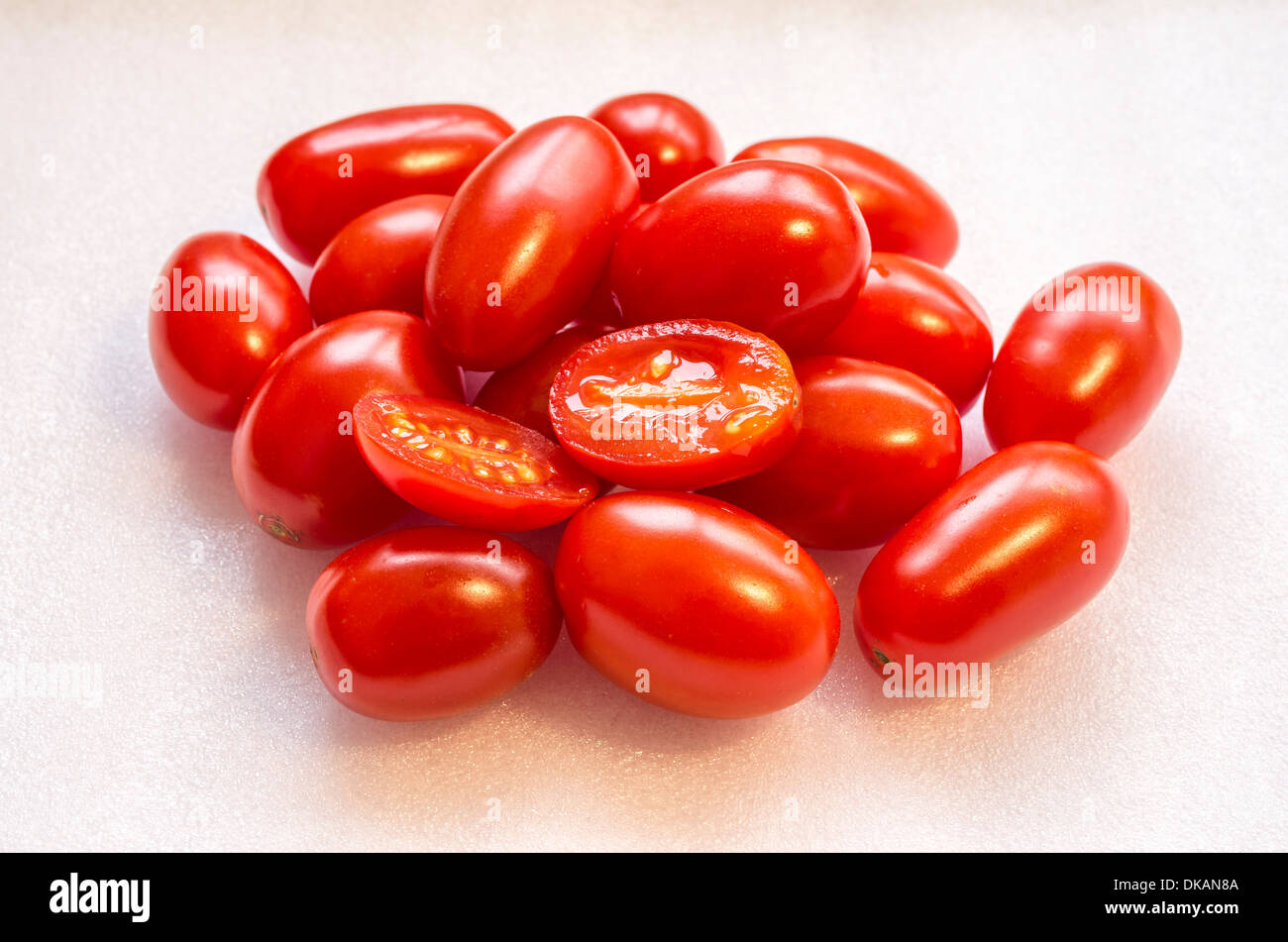 Angelle piccoli pomodori da insalata Foto Stock