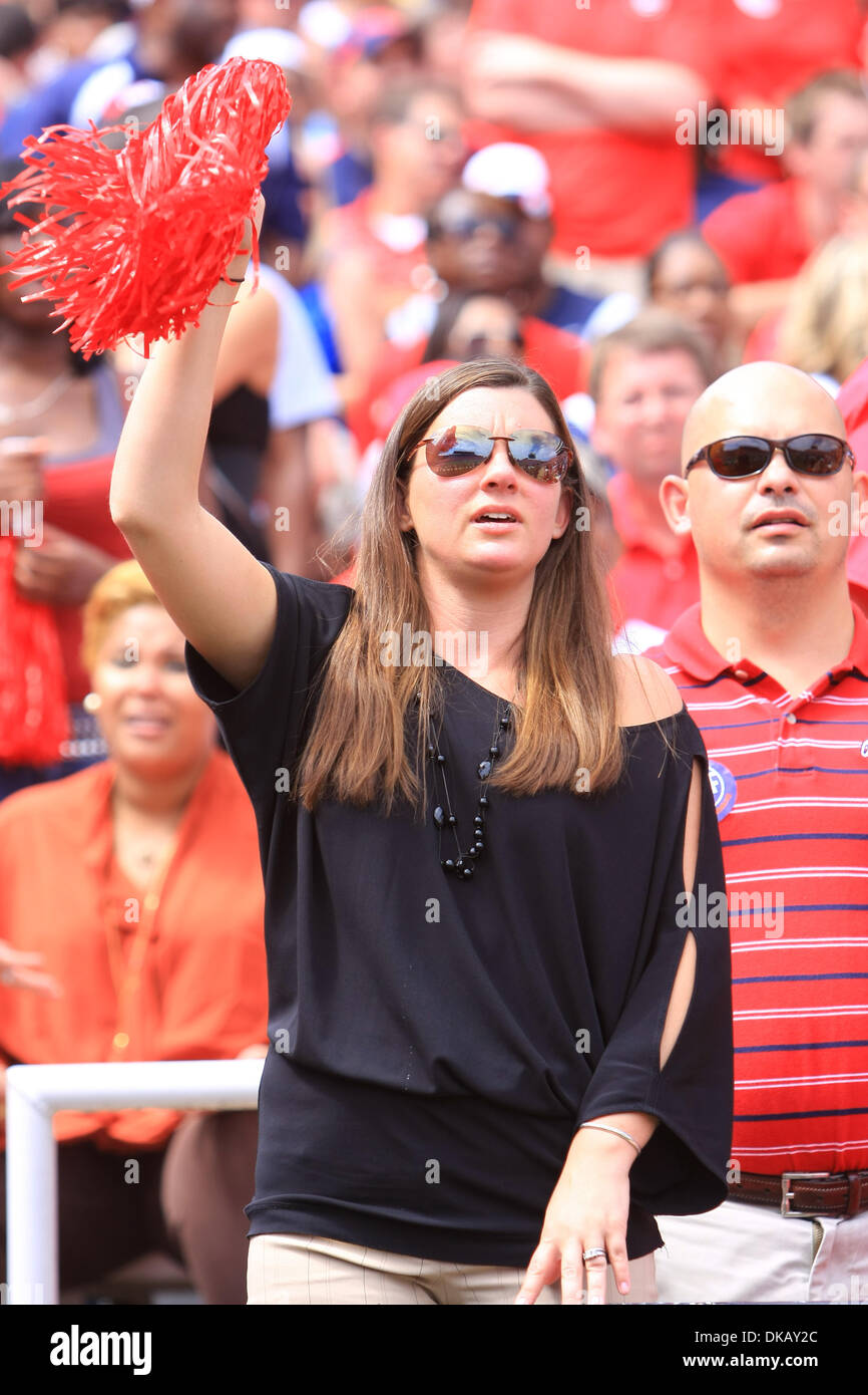 Sett. 24, 2011 - Oxford, Mississippi, Stati Uniti d'America - Ventilatori allegria durante il gioco a Vaught Hemingway Stadium di Oxford, MS. La Georgia ha sconfitto Ole Miss 27-13. (Credito Immagine: © Hays Collins/Southcreek globale/ZUMAPRESS.com) Foto Stock