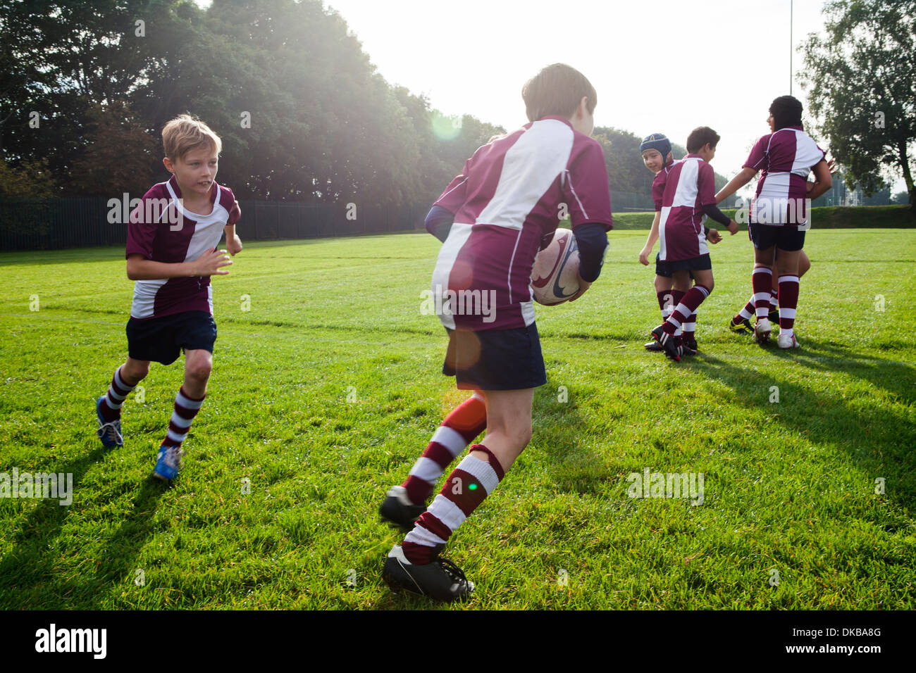 Teenage schoolboy rugby in pratica Foto Stock