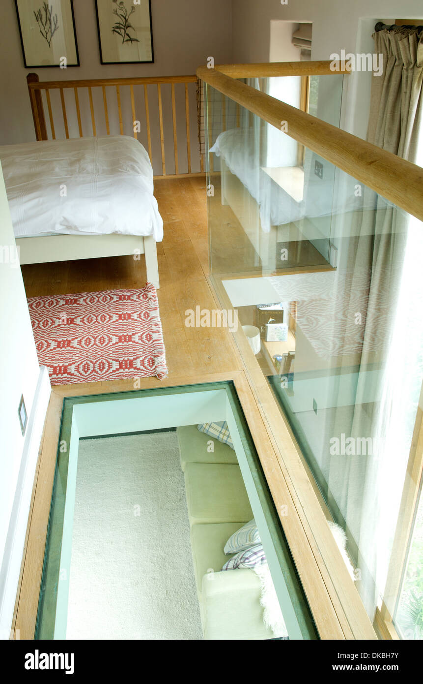 Pavimento in vetro su sbarco REGNO UNITO Foto Stock