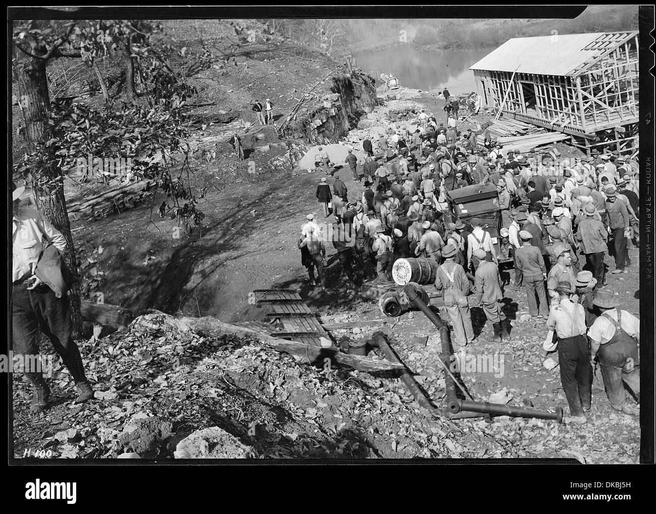 Una foto di gruppo che mostra alcuni degli uomini che lavorano a Norris Dam. 532718 Foto Stock