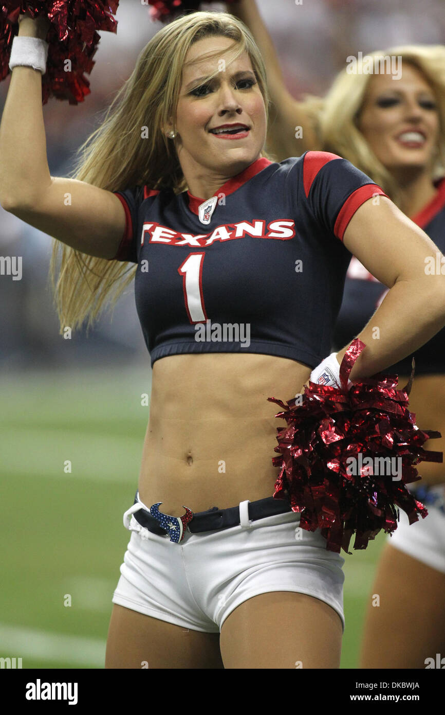 Il 9 ottobre, 2011 - Houston, Texas, Stati Uniti - Houston Texans cheerleader intrattenere i fan. Houston Texans perso a Oakland Raiders 25-20 al Reliant Stadium di Houston in Texas. (Credito Immagine: © Luis Leyva/Southcreek/ZUMAPRESS.com) Foto Stock