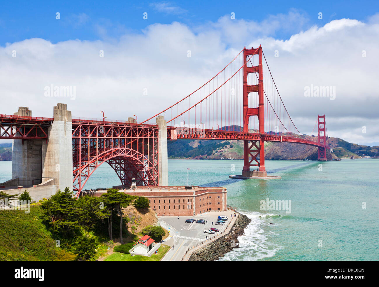 San Francisco giorno Golden Gate Bridge che collegano la città con Marin County da Fort Point città di San Francisco California USA Foto Stock
