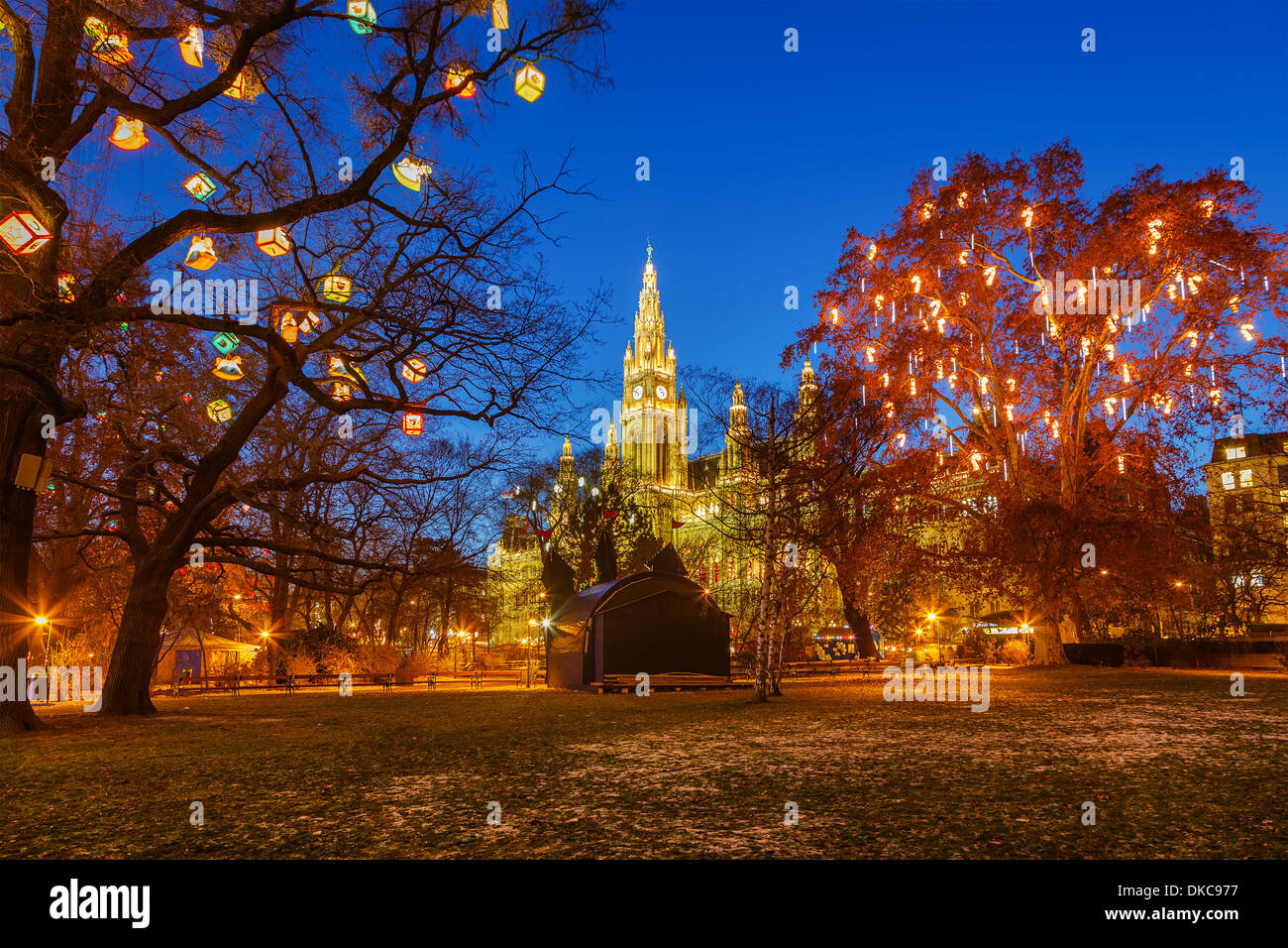 Vienna town hall e il parco Foto Stock