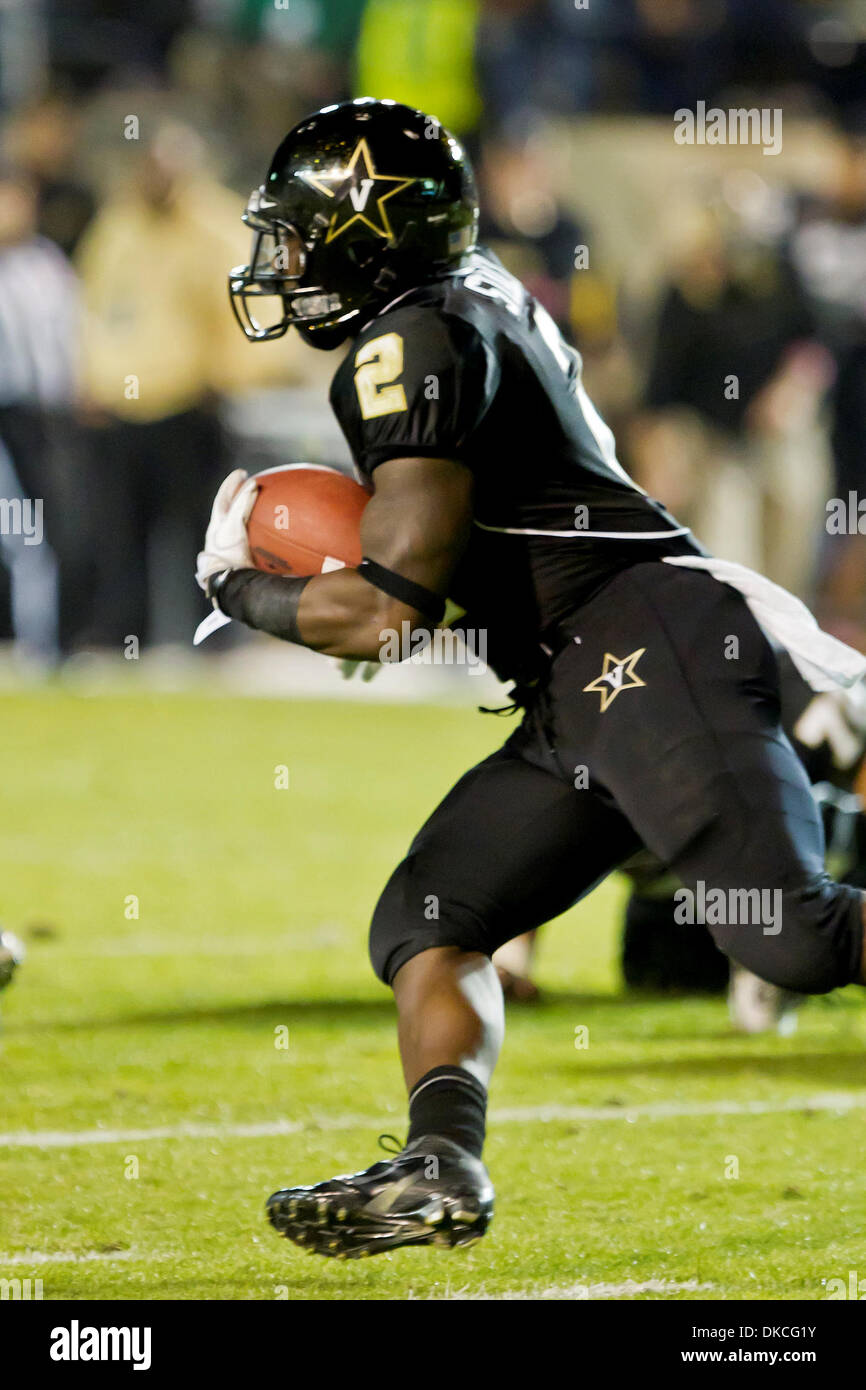 Ottobre 22, 2011 - Nashville, Tennessee, Stati Uniti - Vanderbilt Commodores running back Zac Stacy (2) aveva 12 porta per 72 metri e un touchdown nel primo semestre. Vanderbilt Commodores portare l'esercito cavalieri neri 23 - 6 a metà in corrispondenza dello stadio di Vanderbilt di Nashville, TN (credito Immagine: © Wagner/Southcreek/ZUMAPRESS.com) Foto Stock