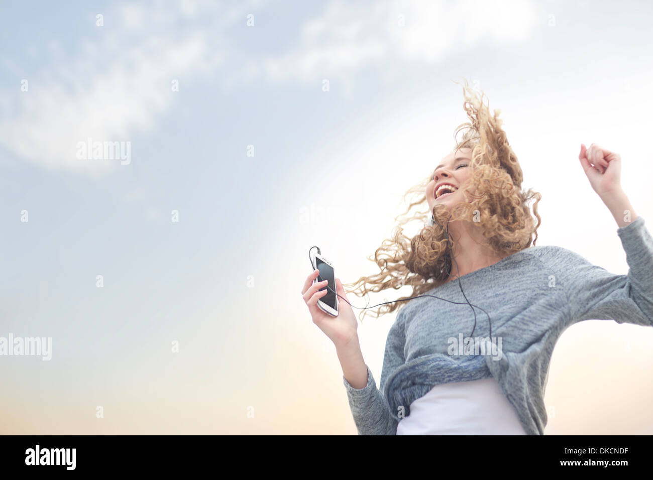 Donna ballare con la musica Foto Stock