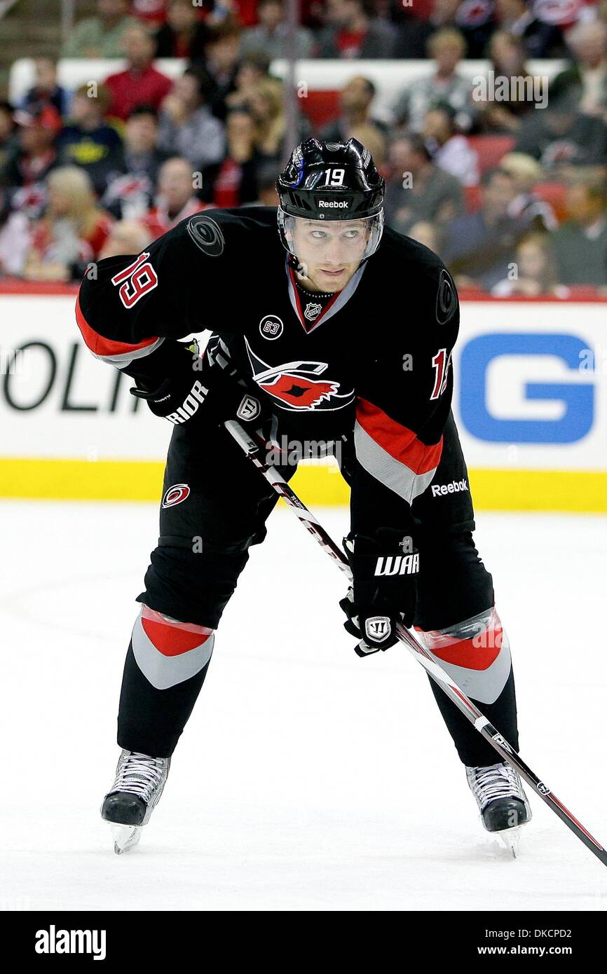 25 ottobre 2011 - Raleigh, North Carolina, Stati Uniti - Carolina Hurricanes ala destra Jiri Tlusty (19) Senatori sconfiggere gli uragani 3-2 a RBC Center in Raleigh North Carolina. (Credito Immagine: © Anthony Barham/Southcreek/ZUMAPRESS.com) Foto Stock