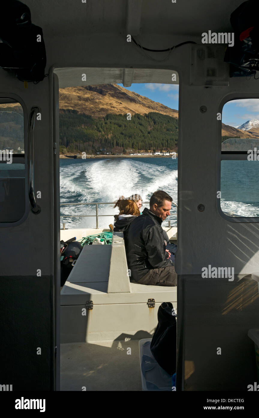 Su un piccolo traghetto passeggeri lasciando barca Inverie sulla penisola di Knoydart, voce per Mallaig, regione delle Highlands, Scotland, Regno Unito. Foto Stock