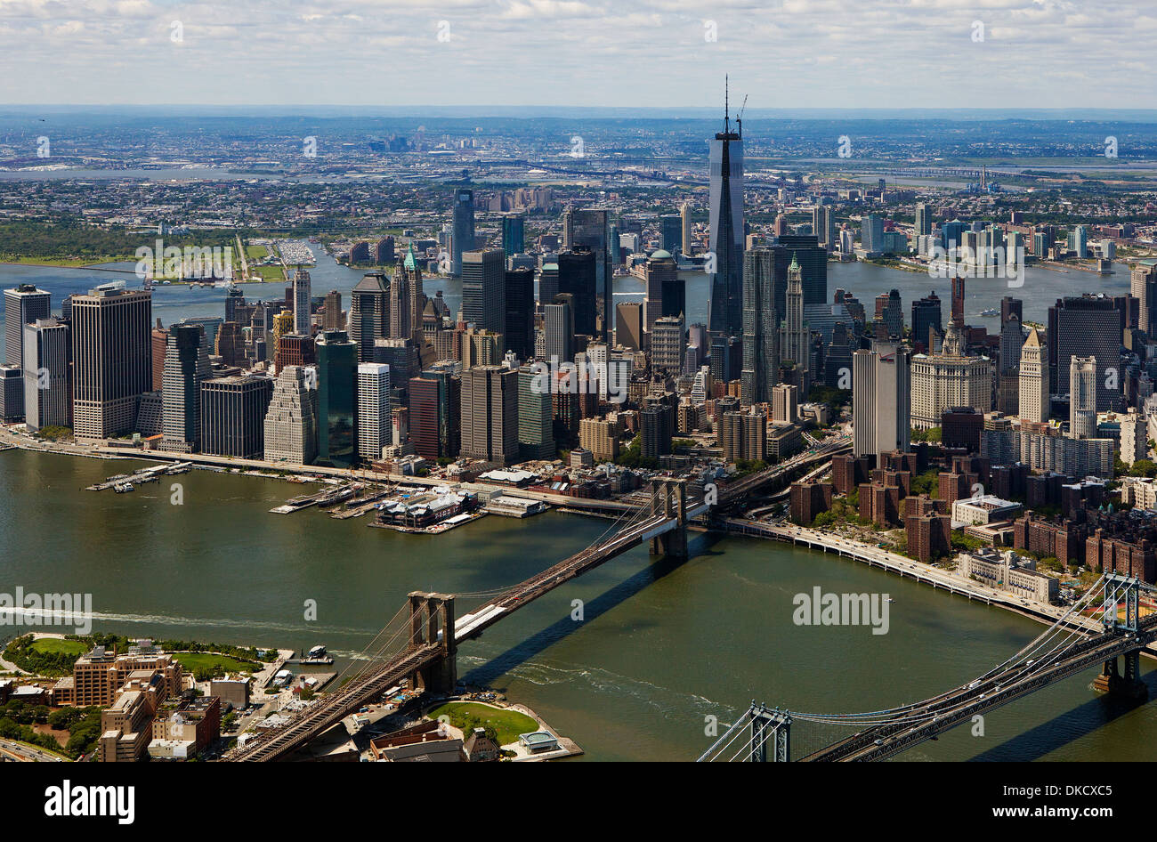 Fotografia aerea Lower Manhattan, East River, Ponte di Brooklyn a New York City Foto Stock