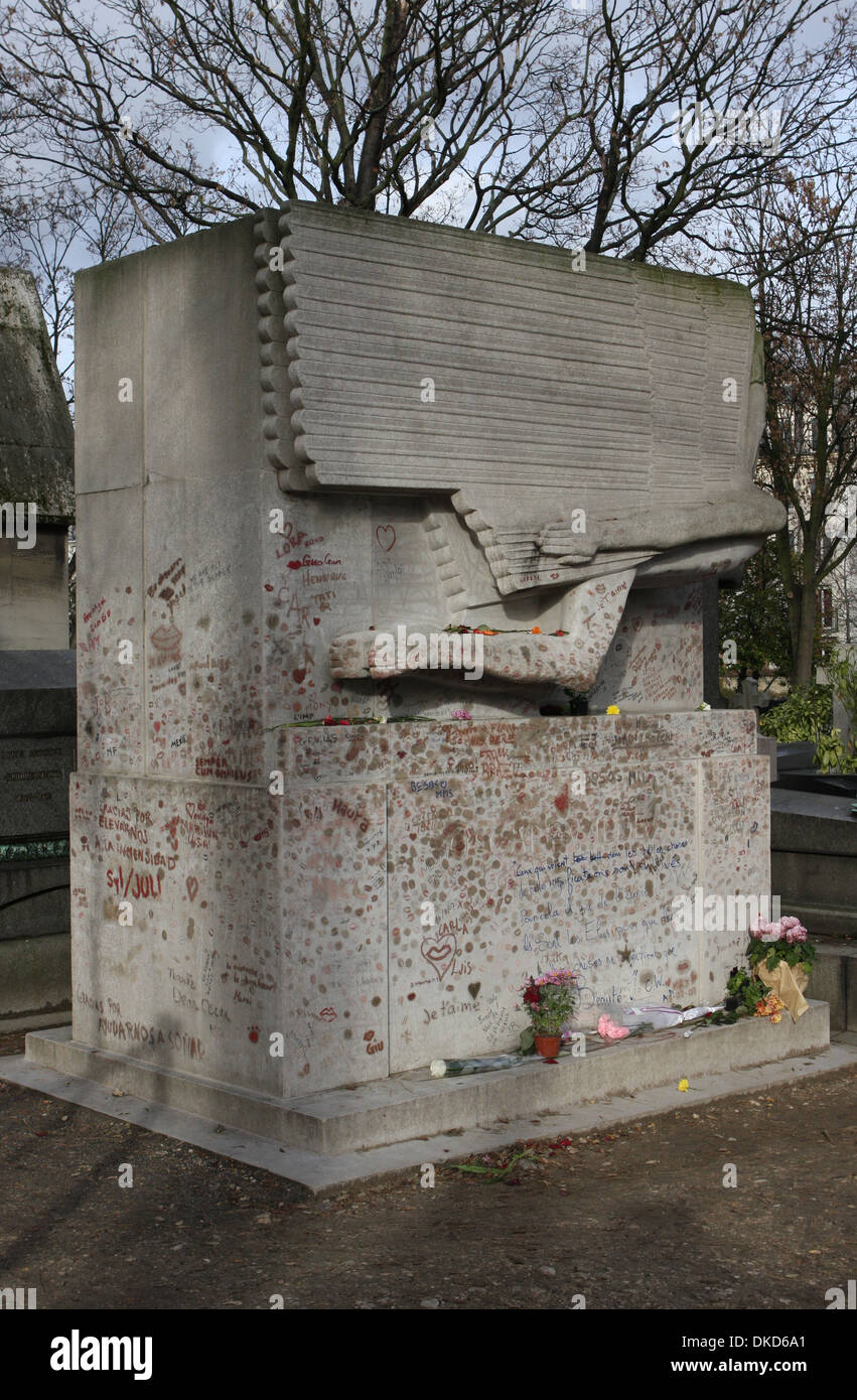Oscar Wilde la sua tomba al cimitero di Père Lachaise di Parigi Foto Stock