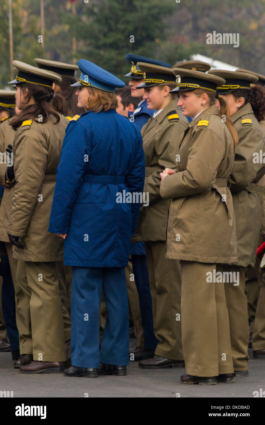 Donne rumene soldati, Dicembre 1st, sfilata sulla Romania della Giornata Nazionale Foto Stock