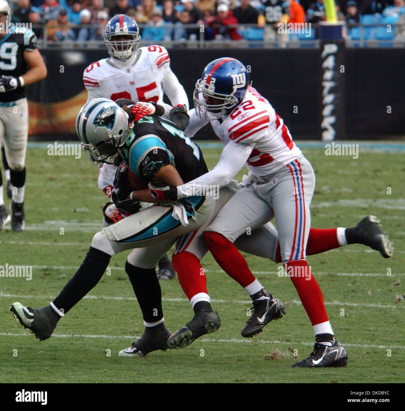 Dic 10, 2006; Charlotte, NC, Stati Uniti d'America; NFL Football: Carolina Panthers perde a New York Giants 27-13 come hanno suonato presso la Bank of America Stadium si trova nel centro cittadino di Charlotte. Credito: Foto di Jason Moore/ZUMA premere. (©) Copyright 2006 da Jason Moore Foto Stock