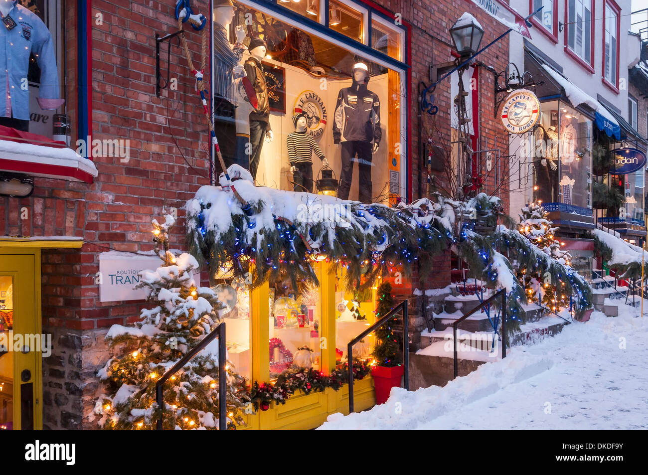 Abbassare Città Vecchia Petit Champlain trimestre al crepuscolo, Quebec City, Quebec, Canada. Foto Stock