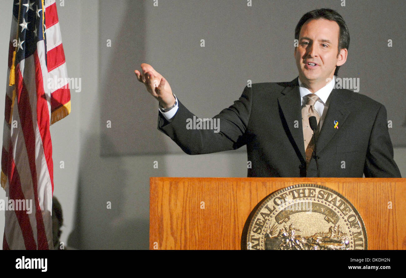 Jan 22, 2007; St. Paul, MN, Stati Uniti d'America; Gov. TIM PAWLENTY presenta la sua proposta di bilancio per i prossimi due anni Martedì, impostazione della fase per i principali dibattiti di questa sessione legislativa sull educazione finanziamenti, proprietà di agevolazioni fiscali, di trasporto e di più. - In questa immagine Gov Tim Pawlenty al podio presso la Minnesota Dipartimento delle Entrate edificio, mentre parla del suo bilancio. Mandat Foto Stock