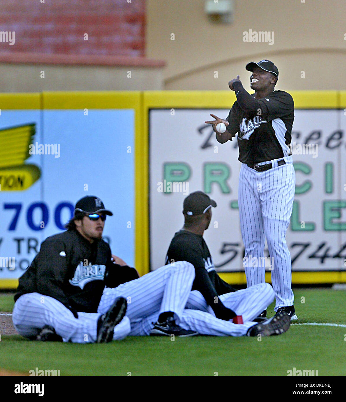 Mar 19, 2007 - Giove, FL, Stati Uniti d'America - Marlins brocca DONTRELLE WILLIS esce Roger Dean Stadium durante lo spring training gioco tra il Marlin e il Astros a Roger Dean Stadium lunedì pomeriggio. (Credito Immagine: © Damon Higgins/Palm Beach post/ZUMA Premere) Restrizioni: USA diritti tabloid fuori! Foto Stock