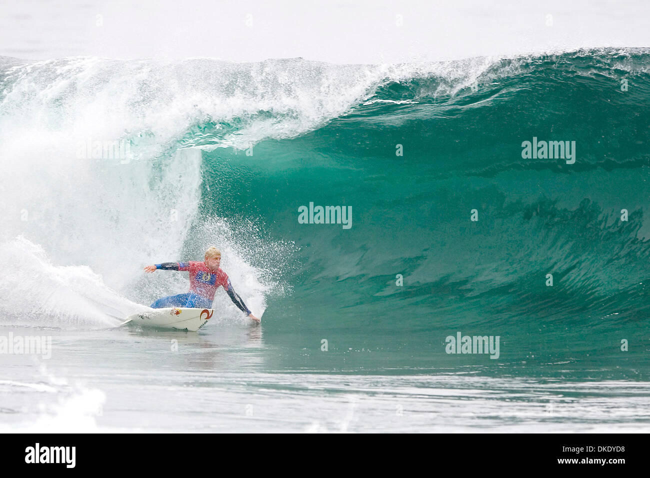 Giugno 20, 2007 - Arica, Cile - australiano Mick FANNING (corrente mondiale il numero 1) passa per un tubo posteriore. Il Rip Curl Pro ricerca è il quarto evento sul Fosters ASP World Tour e caratteristiche la top 45 surfers. Hawaiian Andy ferri da stiro è il campione in carica. (Credito Immagine: © Pierre Tostee/ASP-Coperto Immagini/ZUMA Press) Foto Stock