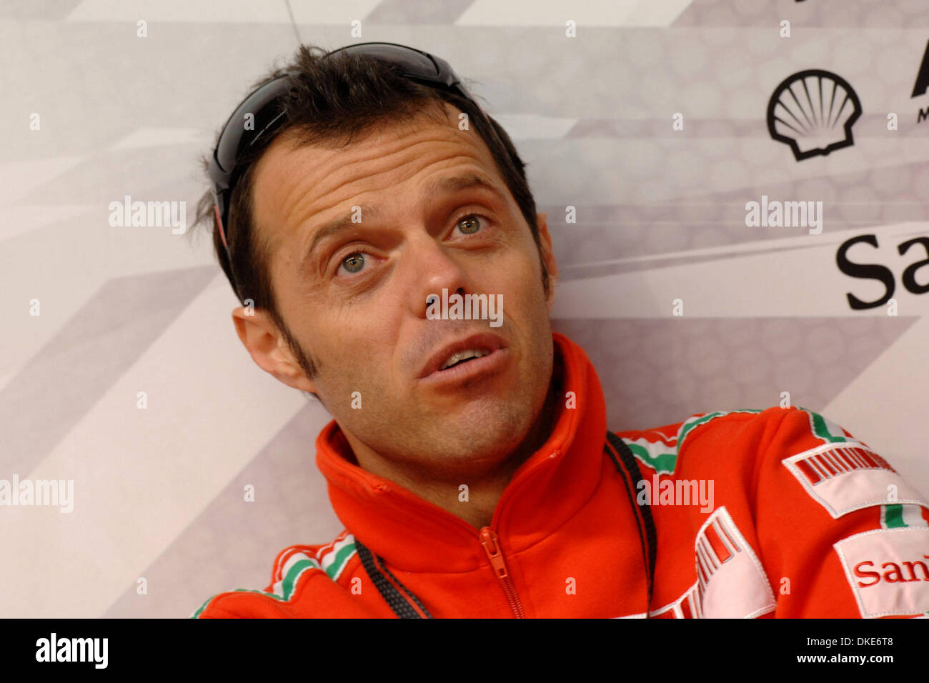 Loris Capirossi riflette durante la prima giornata di prove sul circuito del Mugello per il Gran Premio d'Italia (Credito Immagine: © fotografo/Cal Sport Media) Foto Stock
