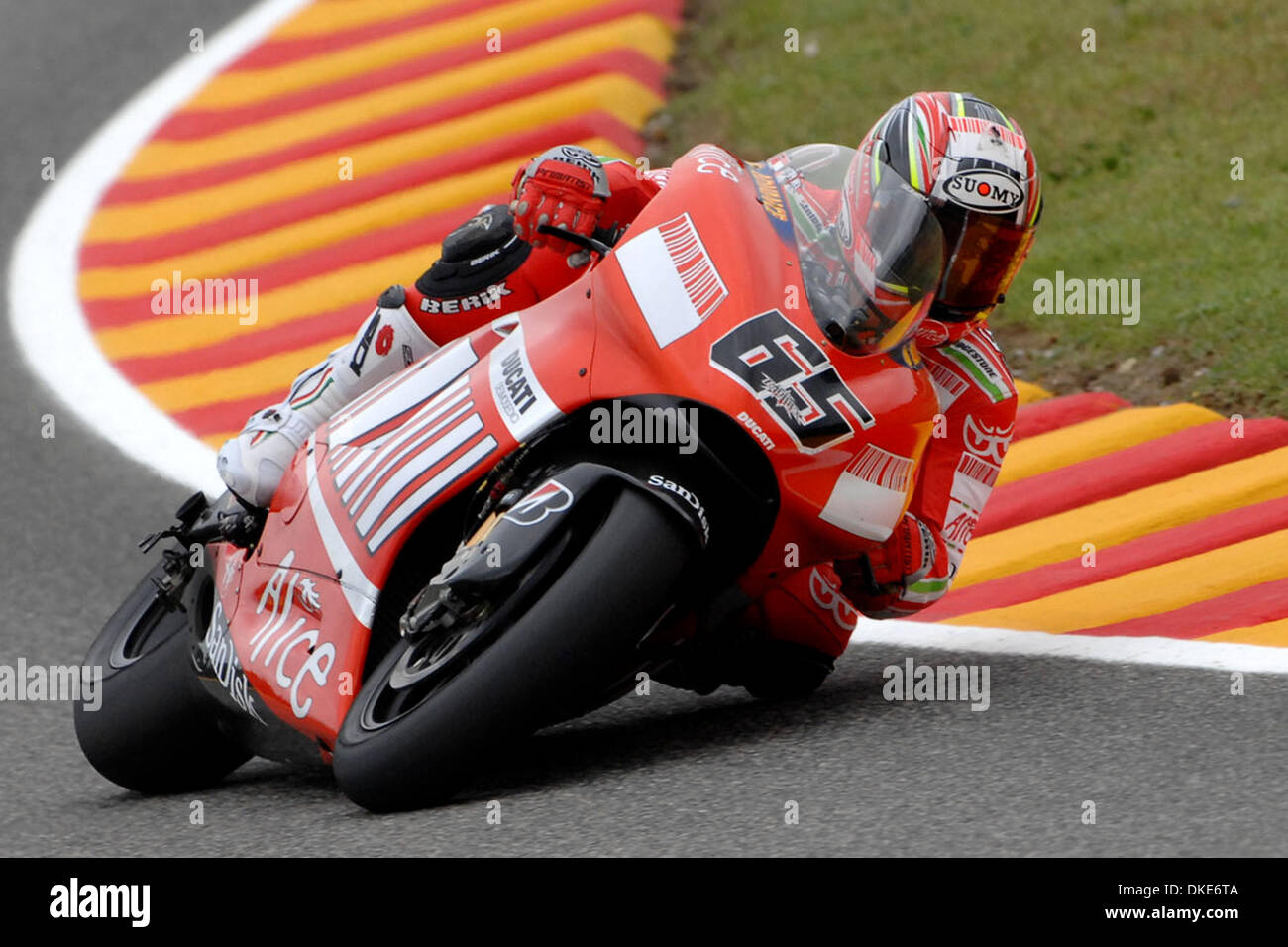 Loris Capirossi corse durante la prima giornata di prove sul circuito del Mugello per il Gran Premio d'Italia (Credito Immagine: © fotografo/Cal Sport Media) Foto Stock