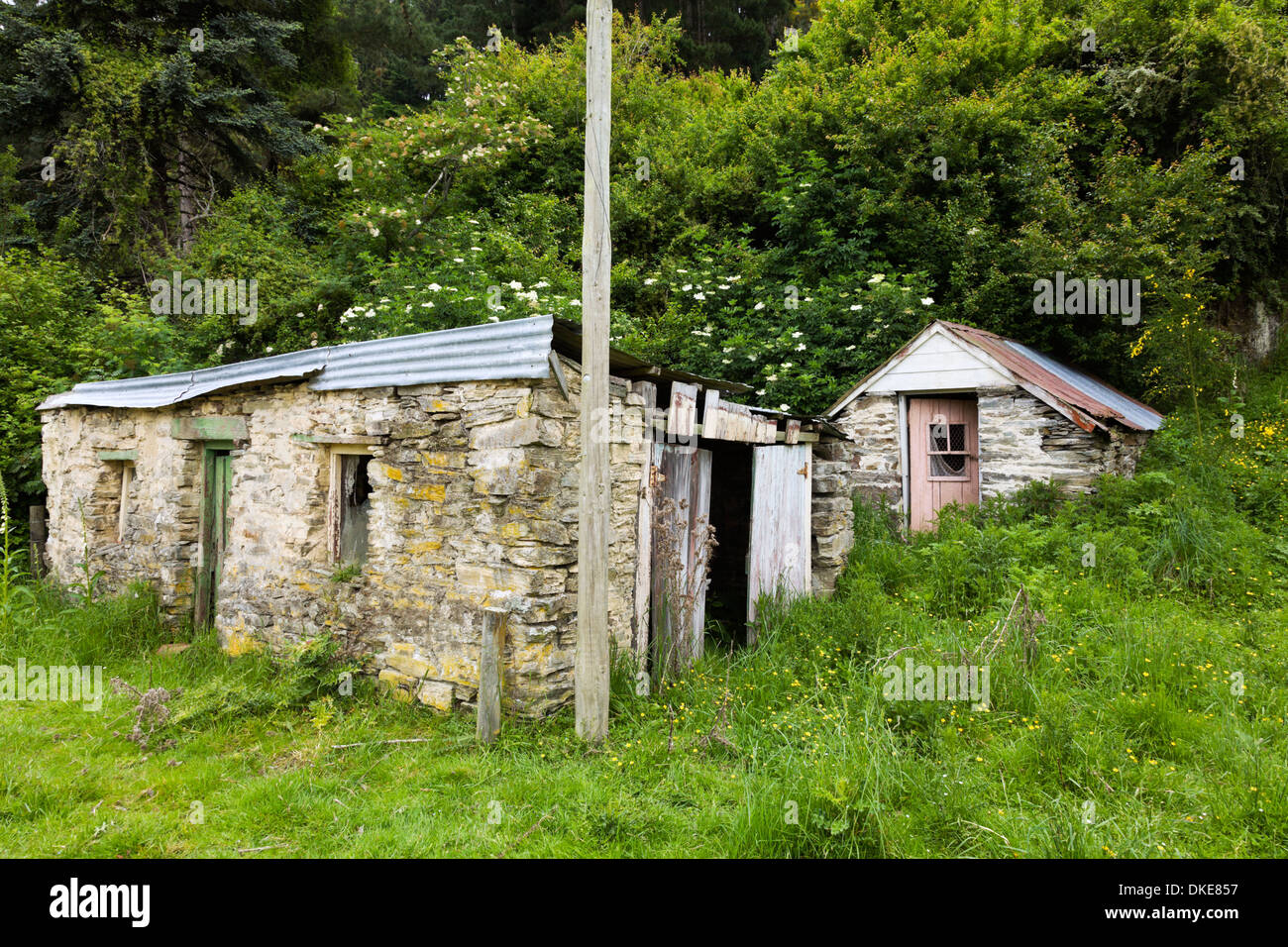 Azienda abbandonata case sull'Isola del Sud della Nuova Zelanda Foto Stock