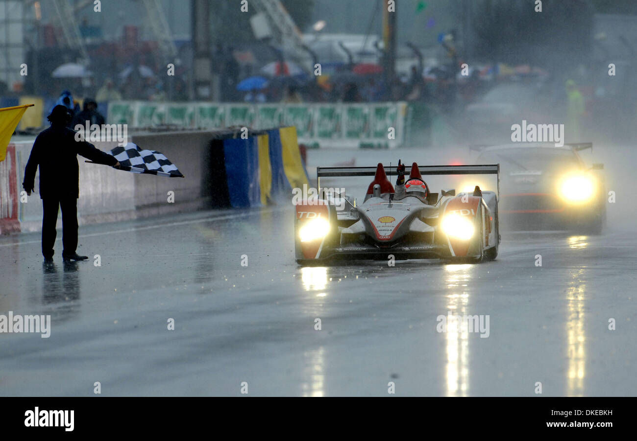 Jun 17, 2007 - Le Mans, Francia - Audi Sport autista Marco Werner, della Germania, prende la vittoria in R10 alla 24 Ore di Le Mans, domenica 17 giugno, 2007. (Credito Immagine: © Rainier Ehrhardt/ZUMAPRESS.com) Foto Stock