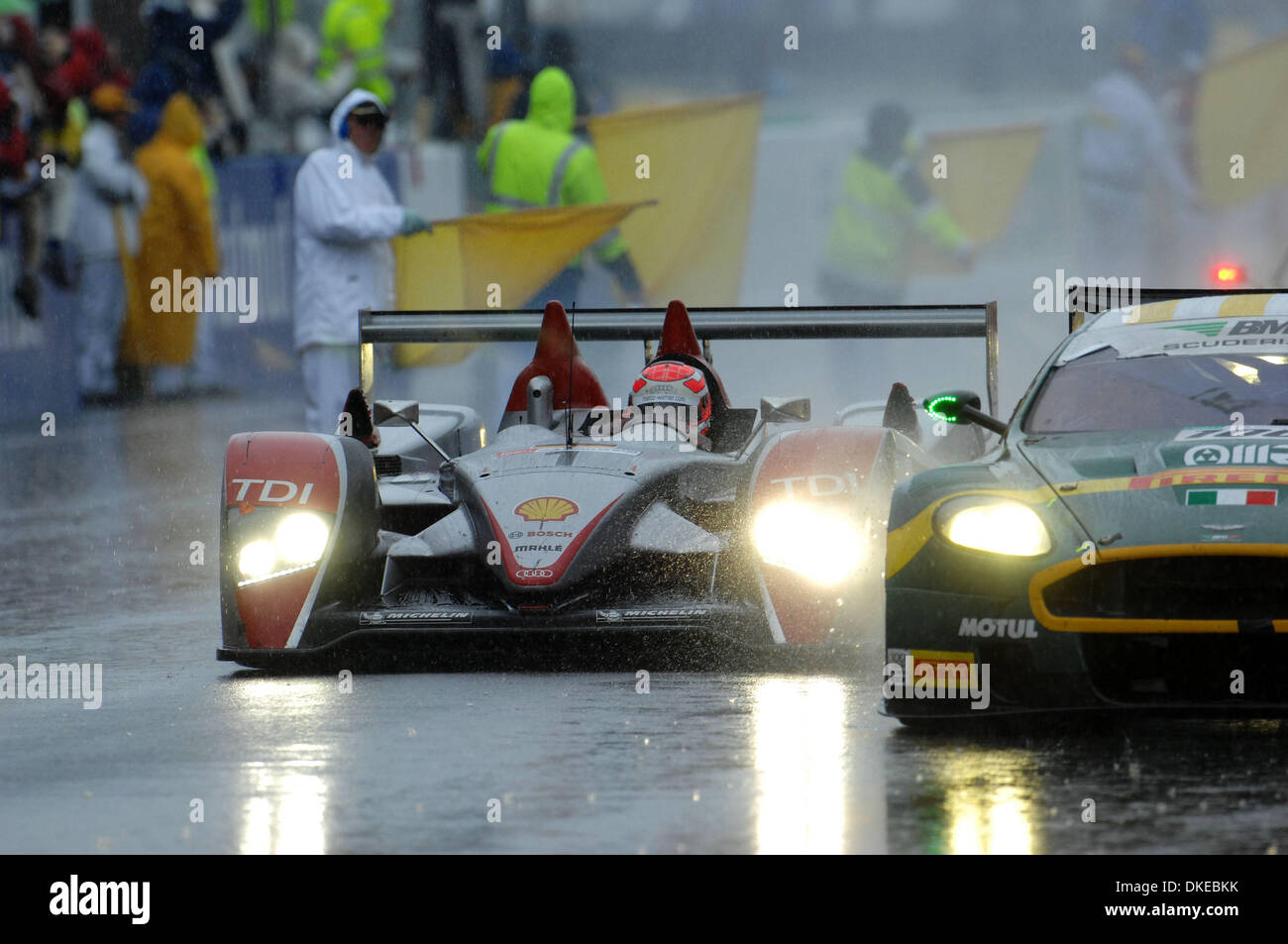 Jun 17, 2007 - Le Mans, Francia - Audi Sport autista Marco Werner, della Germania, prende la vittoria in R10 alla 24 Ore di Le Mans, domenica 17 giugno, 2007. (Credito Immagine: © Rainier Ehrhardt/ZUMAPRESS.com) Foto Stock