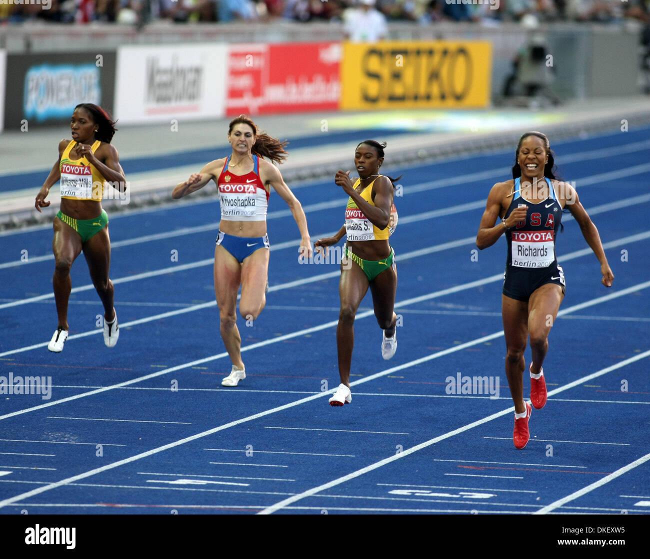 Aug 16, 2009 - Berlino, Germania - American SANIA RICHARDS (R) che ha vinto la 400m Finale donne durante il dodicesimo IAAF Campionati del Mondo di atletica leggera tenutosi a Stadio Olimpico di Berlino. (Credito Immagine: © Aleksander V. Chernykh/PhotoXpress/ZUMA Press) Foto Stock