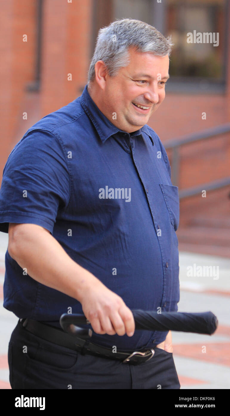 Prigione di Wakefield lavoratore David Sunderland a Leeds Crown Court Sunderland è accusato di aver omesso di notificare dalle autorità carcerarie Foto Stock