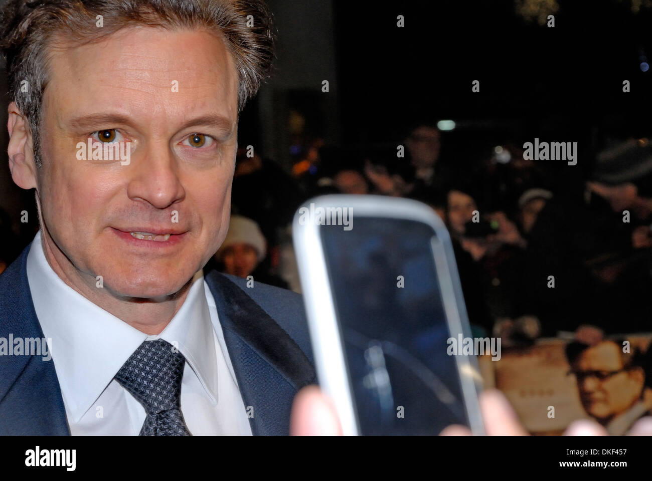 Colin Firth (attore) presso il London premiere di 'L'uomo ferroviaria' - Leicester Square, 4 Dic 2013 Foto Stock