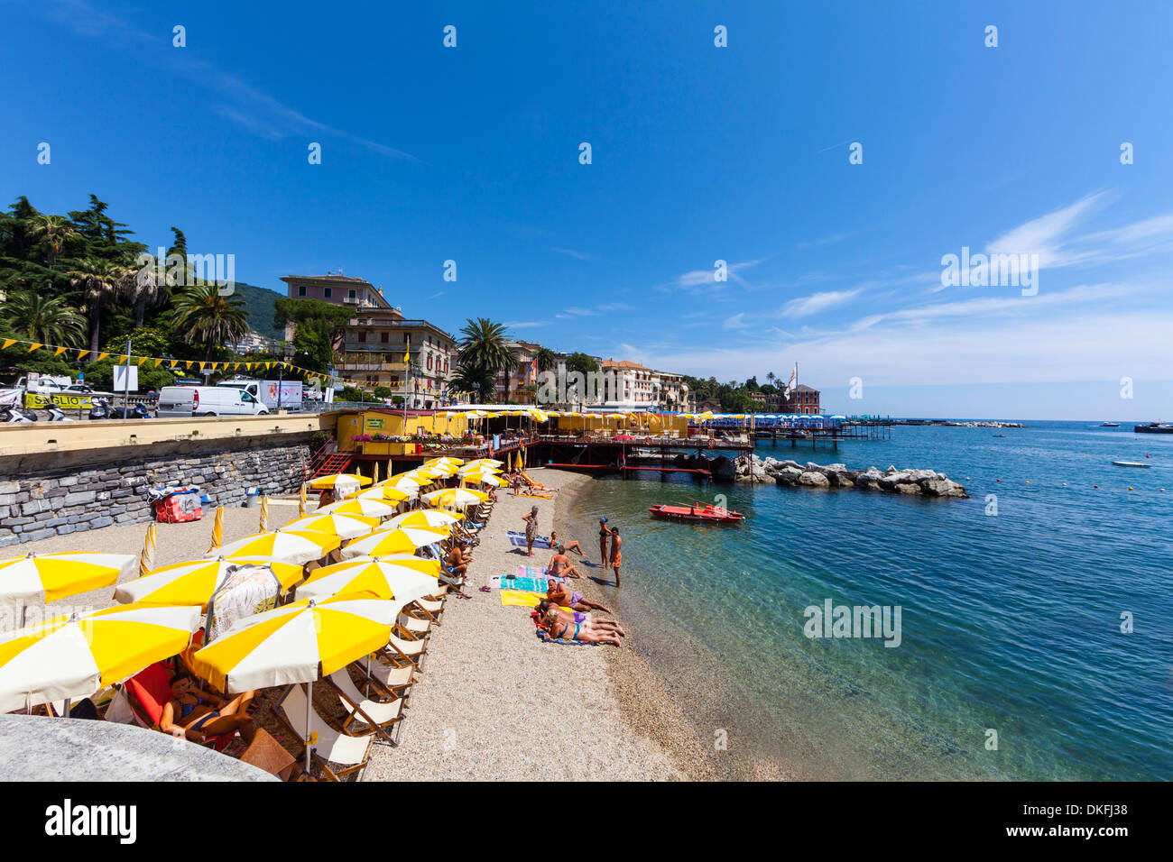 Spiaggia di San Michele di Pagana district, Rapallo, stazione balneare sul golfo di Genova, Riviera Ligure, Liguria, Italia Foto Stock