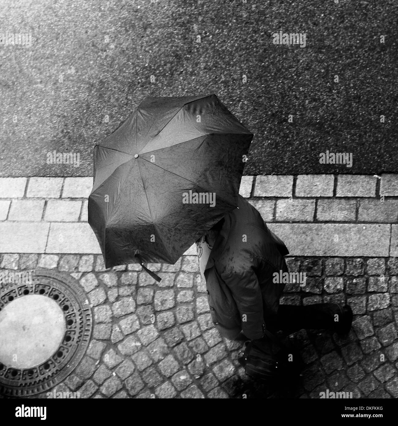 Donna con ombrello Foto Stock