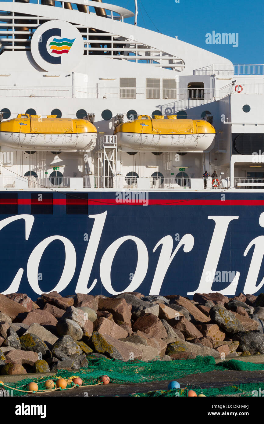 Una linea di colore classe Superspeed ro/pax-traghetto arriva a Pomezia, Italia. Foto Stock