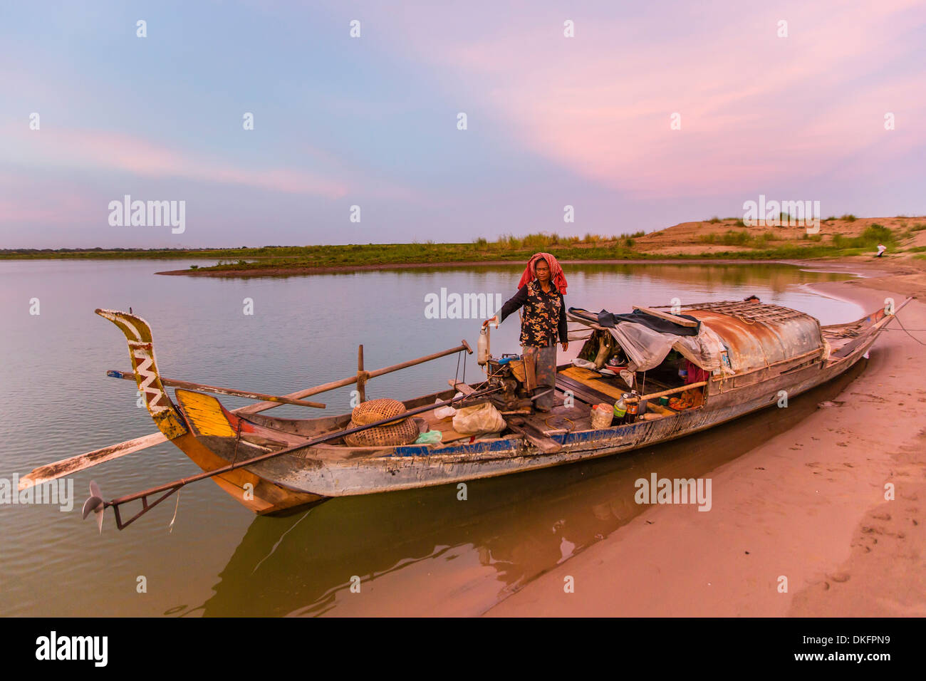 Il fiume di persone nel villaggio di Angkor divieto, sulle rive del fiume Mekong, Battambang Provincia, Cambogia, sud-est asiatico Foto Stock Il fiume di persone nel villaggio di Angkor divieto, sulle rive del fiume Mekong, Battambang Provincia, Cambogia, sud-est asiatico Foto Stock