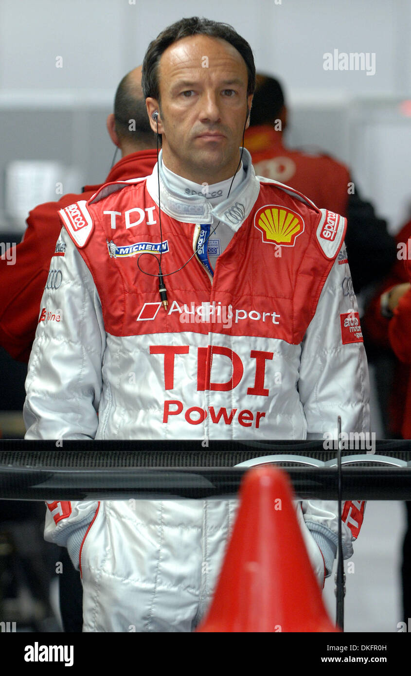 9 giugno 2009 - Le Mans, Francia - Audi Sport autista Marco Werner, della Germania, guarda su durante le prove libere, Mercoledì, 10 giugno 2009, a Le Mans, Francia. (Credito Immagine: © Rainier Ehrhardt/ZUMAPRESS.com) Foto Stock